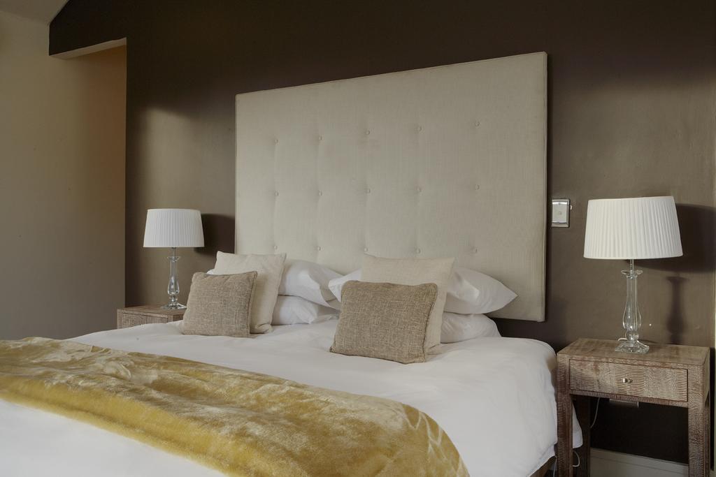 Marine Square Luxury Suites Hermanus Exterior photo