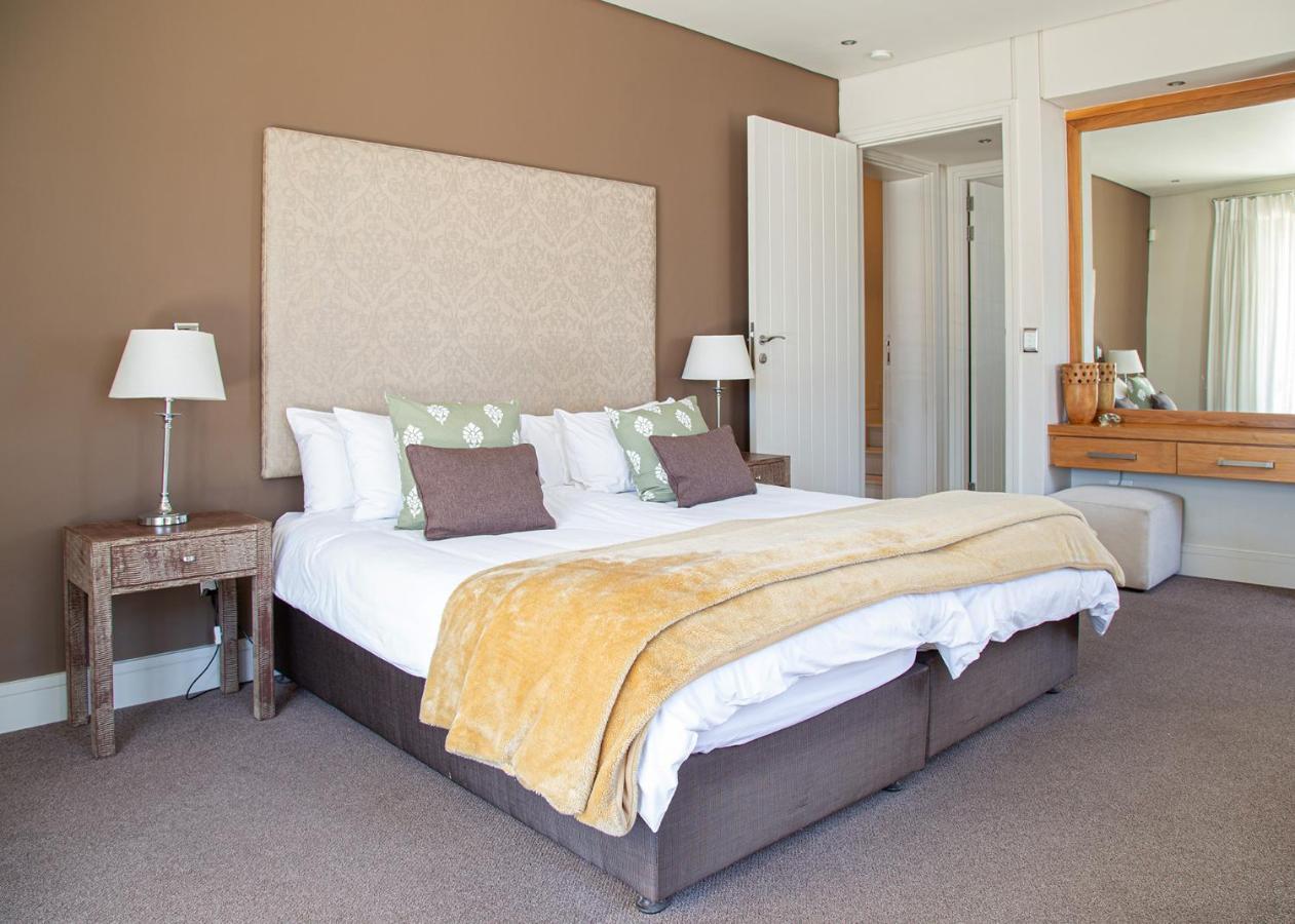 Marine Square Luxury Suites Hermanus Exterior photo