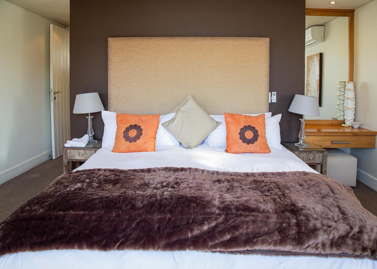 Marine Square Luxury Suites Hermanus Exterior photo