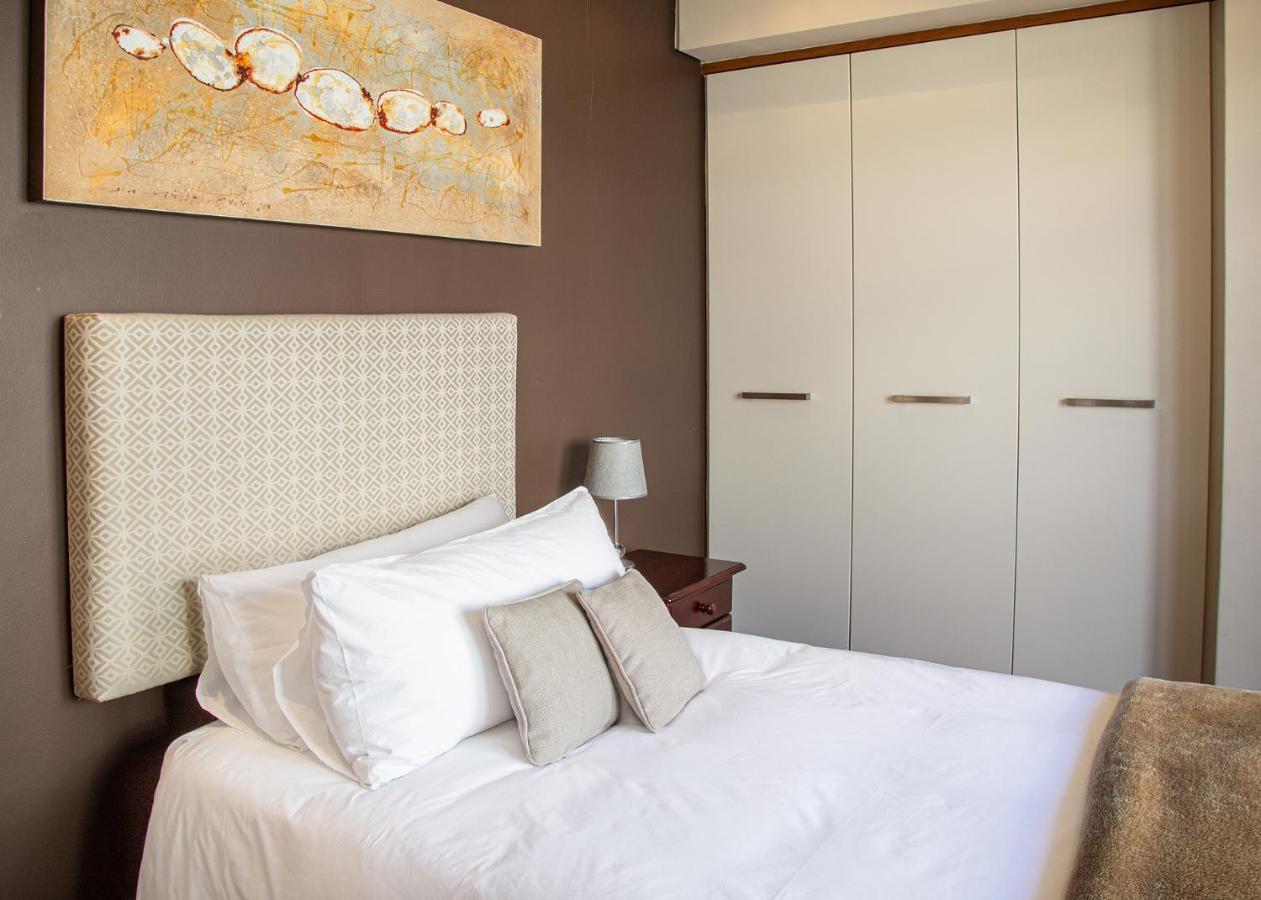 Marine Square Luxury Suites Hermanus Exterior photo